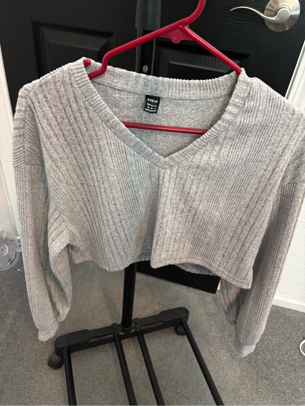SHEIN Light Gray Ribbed V-Neck Cropped Sweater
